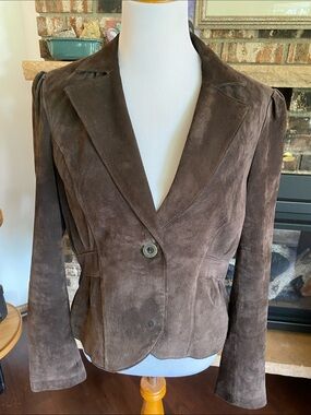 IN SUEDE dark brown soft suede (ultra suede) blazer jacket. Fully lined. Pleats